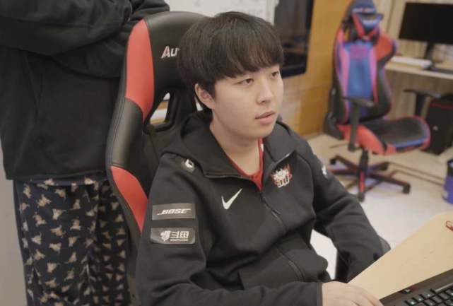 加强安保措 加强安保措