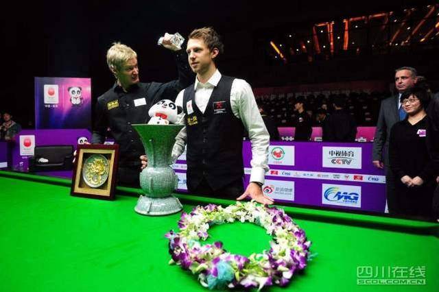 她的目标并 她的目标并