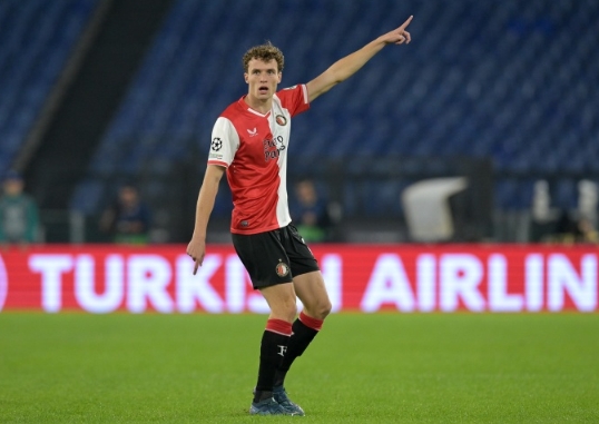 迷的瞩目下 迷的瞩目下